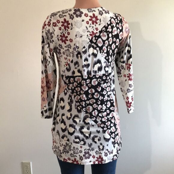 LOGO by Lori Goldstein Rayon 230 3/4 Sleeve Printed Top - Picture 5 of 6